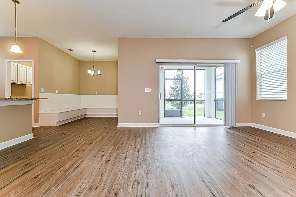 6 bed, 3.0 bath, 2662 sqft, $5,110 — Photo 4