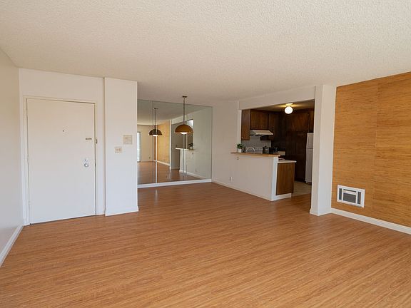 2nd image of 360 S Euclid Ave Unit 320
