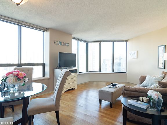 3rd image of 400 N Lasalle St #2801