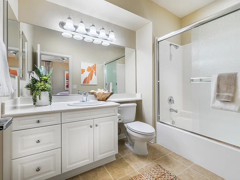 Esperanza Apartment Homes — Photo 14
