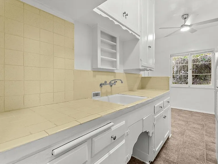 838 S Mansfield Ave #4 — Photo 9