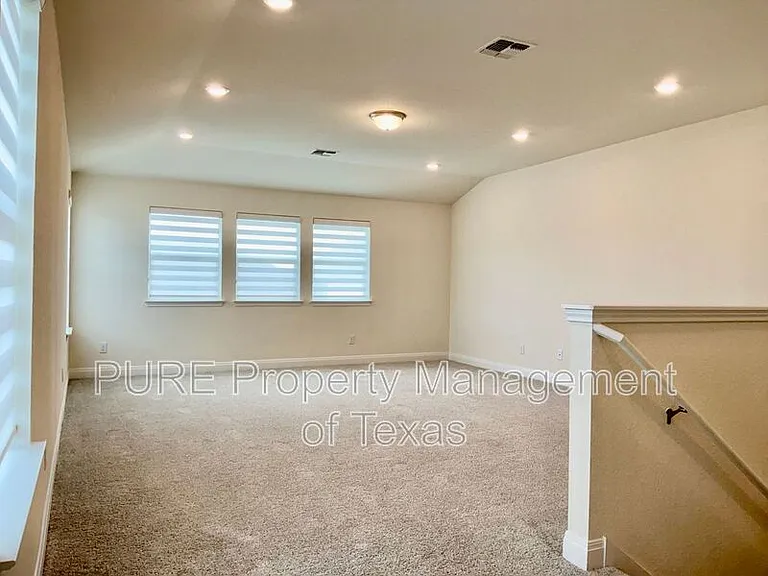 1008 Brenham Ln — Photo 22
