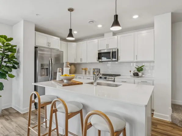 5305 Long Pointe Pass, Woodbury, MN 55129