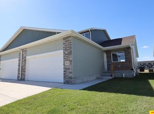 3575 Little Bluestem Rd, Fremont, NE 68025