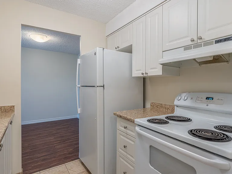 554 Ivings Dr — Photo 10