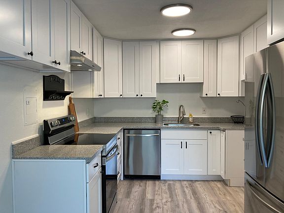 Walk to Beaverton Farmers Market and bring home fresh local bounty to prepare in your sparkling kitchen