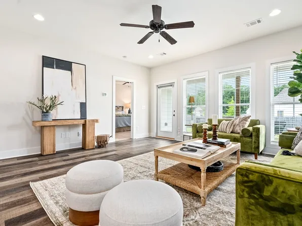 1256 Foxtail Ln, Opelika, AL 36801