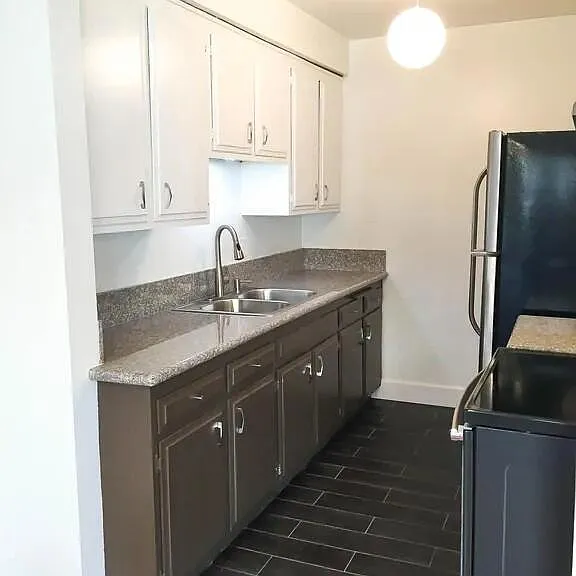 4423 Ambrose Ave #2 — Photo 5