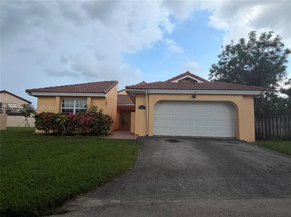 17527 NW 62nd Pl N, Hialeah, FL 33015