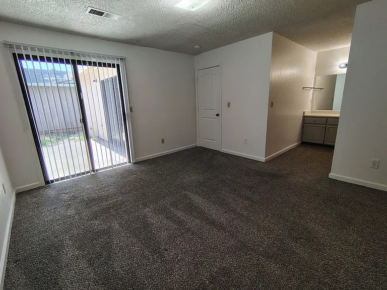 932 Inez Dr — Photo 12
