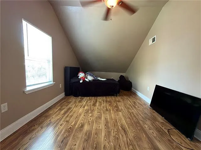 2233 Franklin Ave — Photo 15