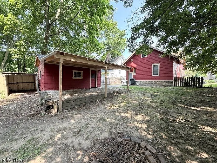 3 bed, 1204 sqft, $1,300 — Photo 2