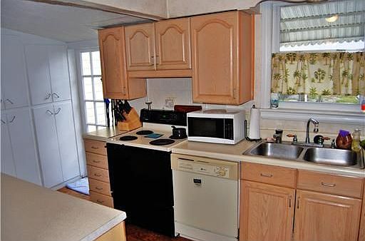 4th image of 824 Summit Blvd