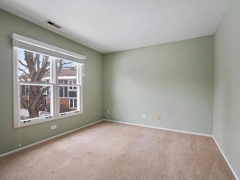 226 Coventry Cir — Photo 17