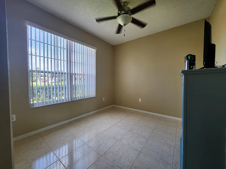 2503 Buttercup Ct — Photo 12