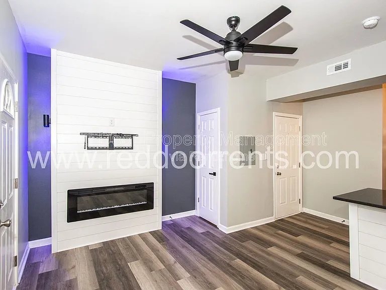 1329 E Market St #8 — Photo 10