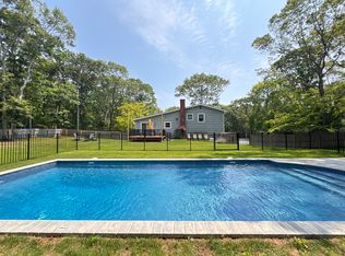 3 Debbie Trl, Hampton Bays, NY 11946