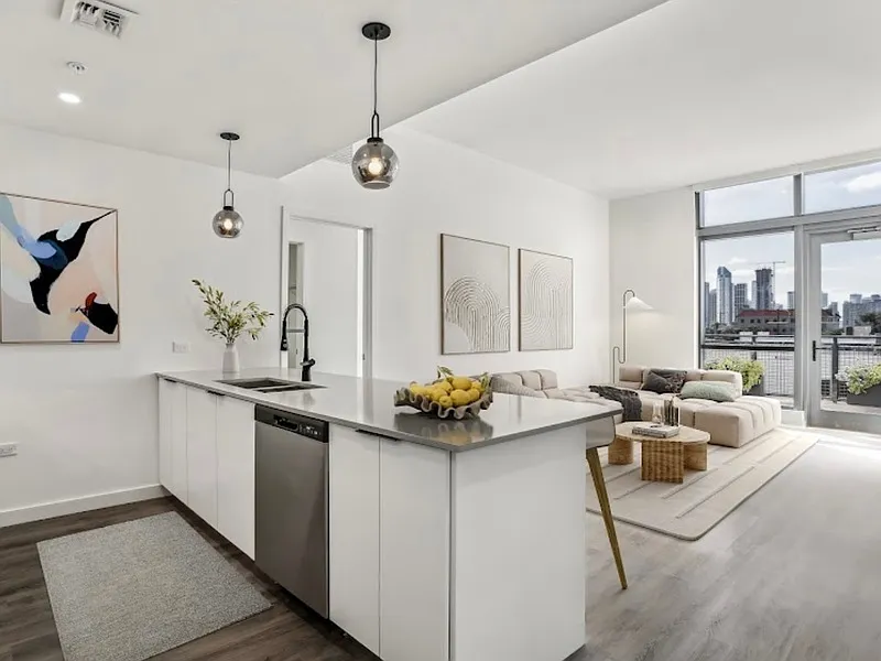 2 bed, 1.0 bath, $4,007 — Photo 3