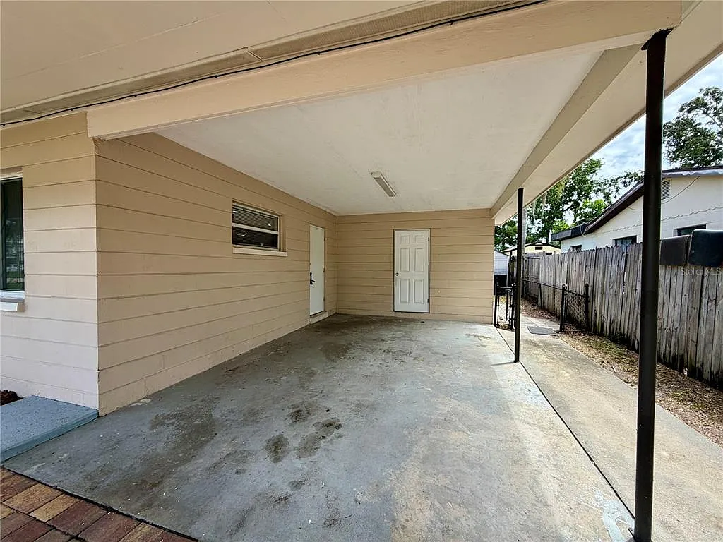 2 bed, 1.0 bath, 1052 sqft, $2,175 — Photo 2