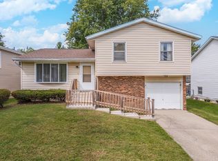 14 Moonstone Ct, Bloomington, IL 61704