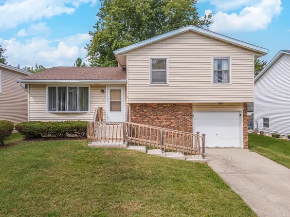 14 Moonstone Ct, Bloomington, IL 61704