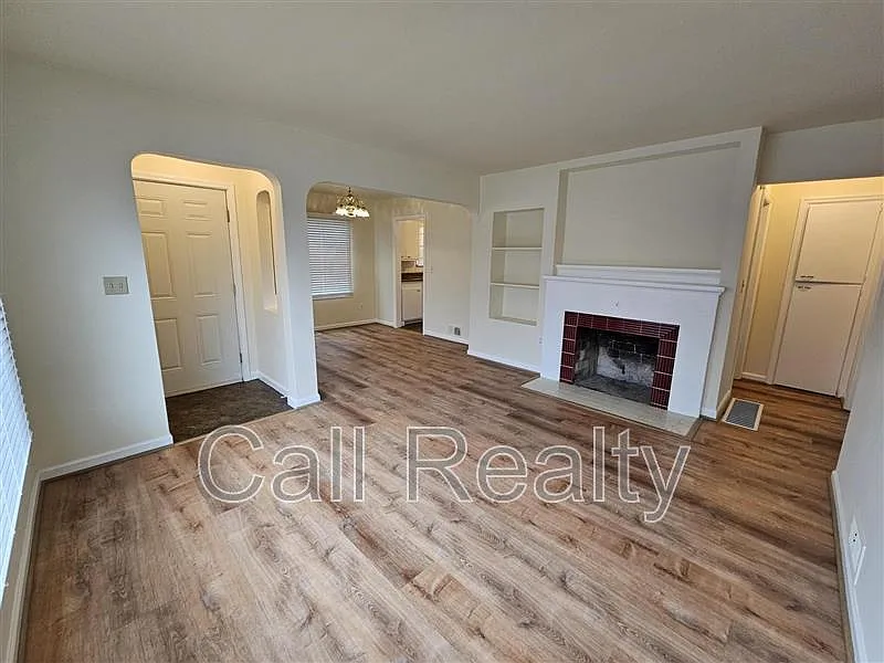 3 bed, 1.0 bath, 1544 sqft, $1,725 — Photo 1