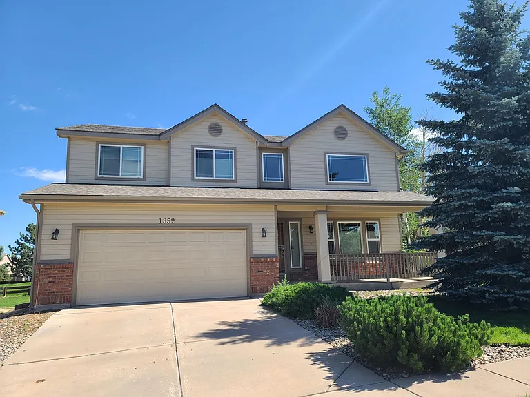 1352 Lookout Springs Dr — Photo 2