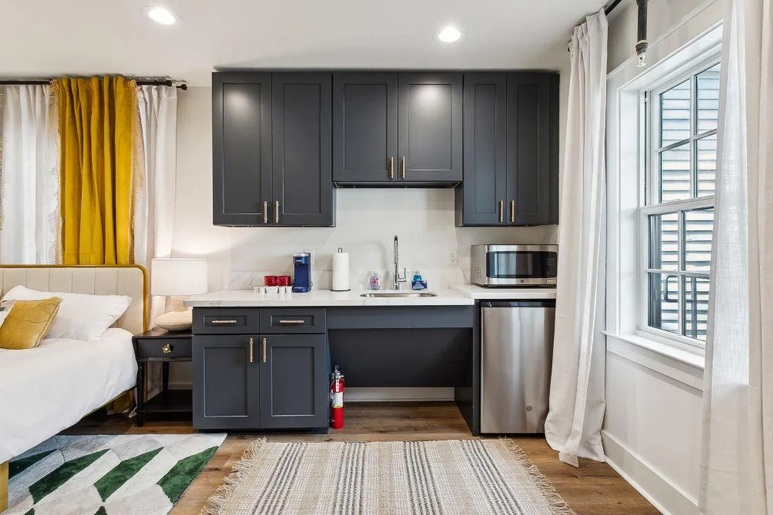 Studio, 1.0 bath, 430 sqft, $4,120 — Photo 2