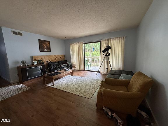 4th image of 500 Umstead Dr #208