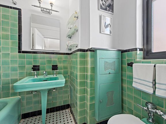 5th image of 200 W 86th St APT 16L