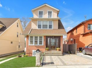 38-34 216th St, Flushing, NY 11361