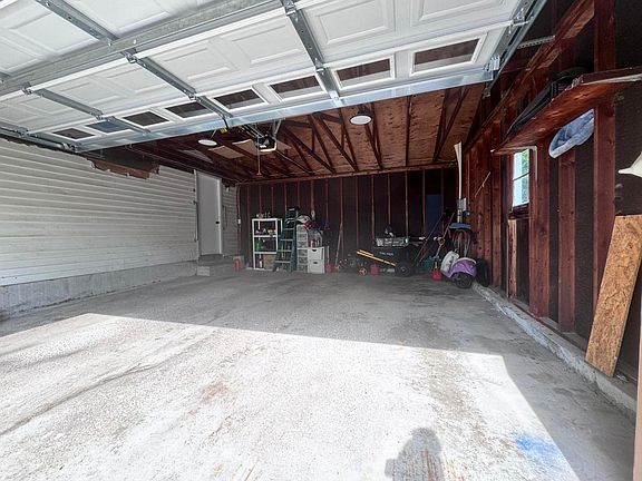 4th image of 1311 Crescent St