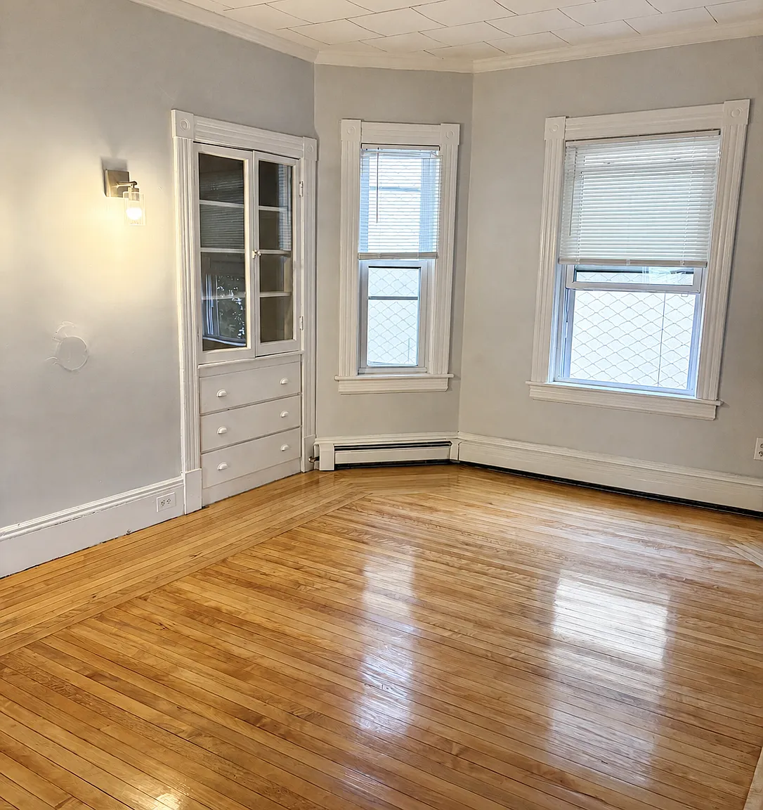 3 bed, 1300 sqft, $2,500 — Photo 2