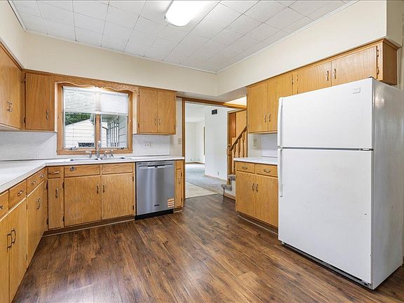 3rd image of 604 Angel Ave SW