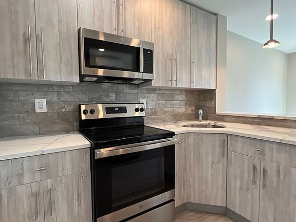 5th image of 101 S Victoria Ave #B2