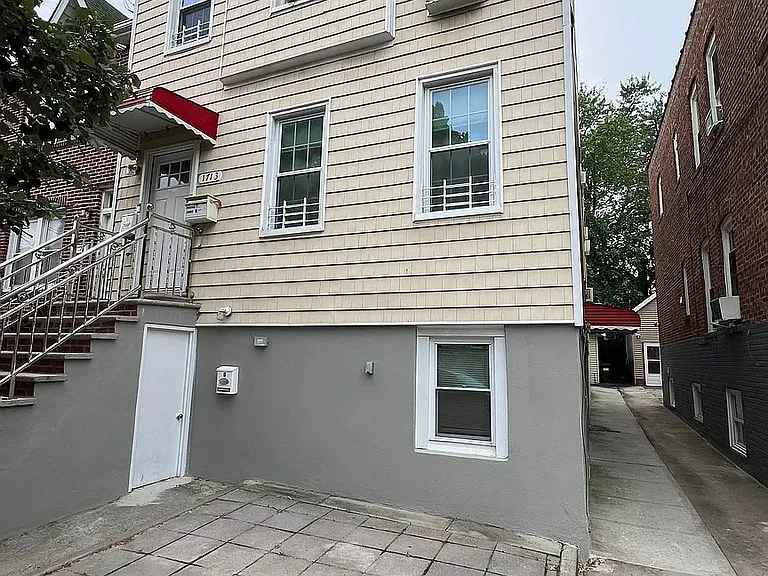 1713 Tenbroeck Ave #1 — Photo 1