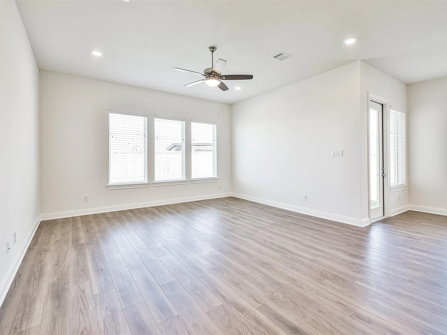 4 bed, 3.5 bath, 2786 sqft, $3,950 — Photo 4