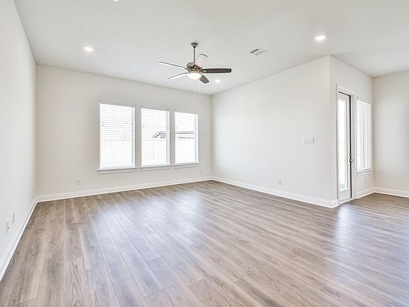 4th image of 10818 Carolina Willow Ct