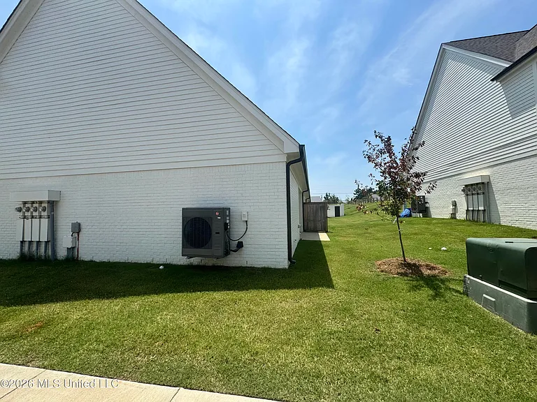 701 Southview Dr — Photo 5