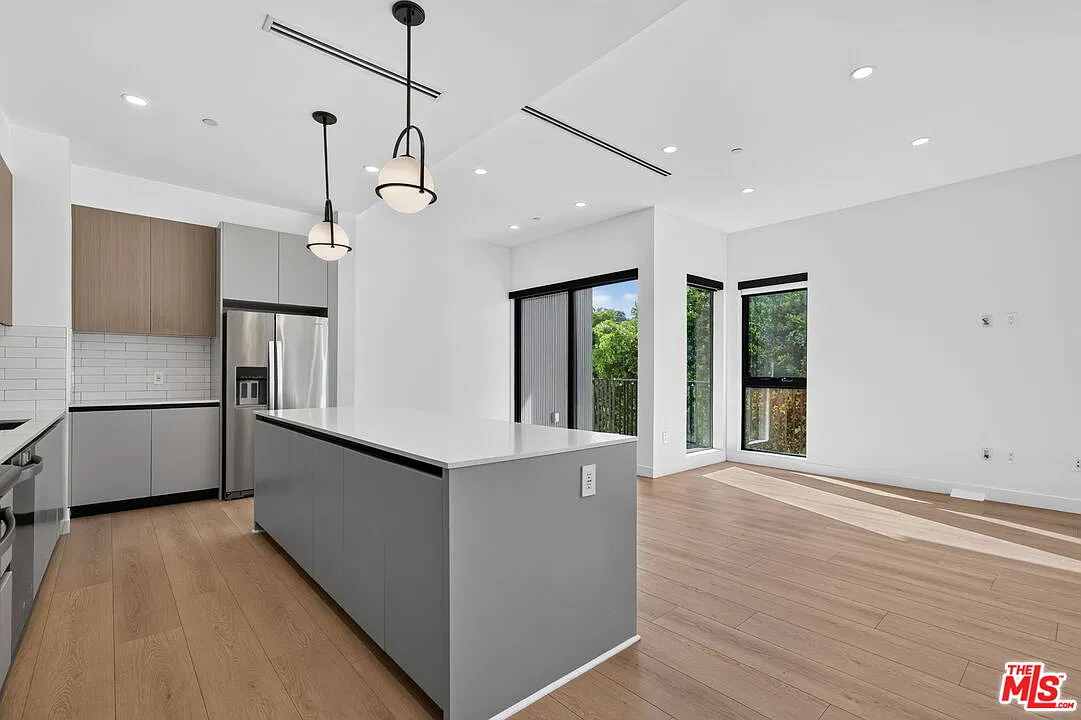 4 bed, 3.0 bath, 1800 sqft, $5,999 — Photo 4