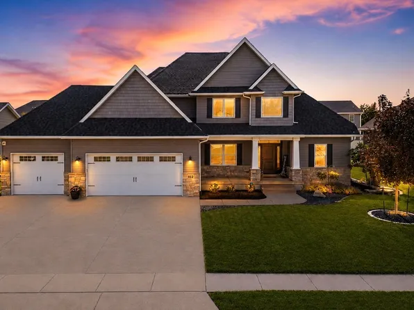 852 Stonebridge Cir, Eldridge, IA 52748