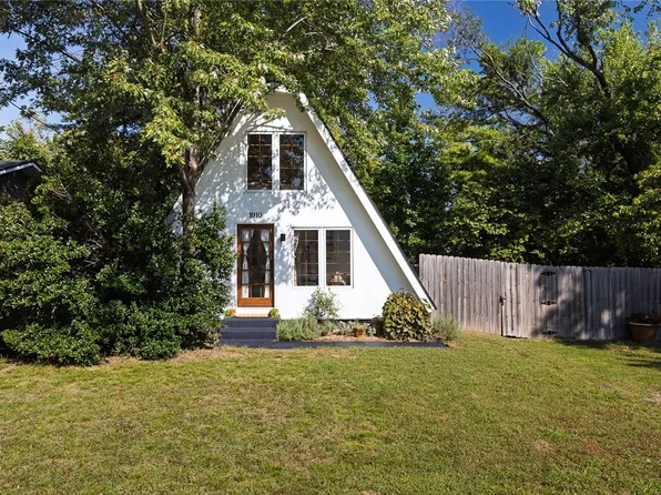 1010 NW 2nd St, Bentonville, AR 72712