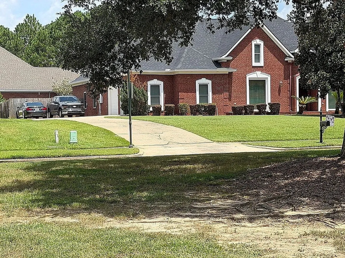 Spacious 4BR House in Mobile — Photo 2