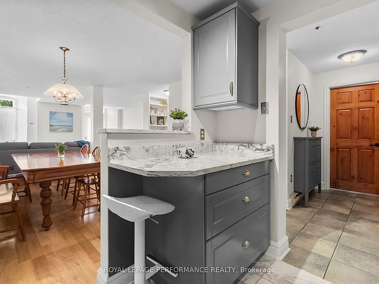 1 Rosamond St E #106 — Photo 13