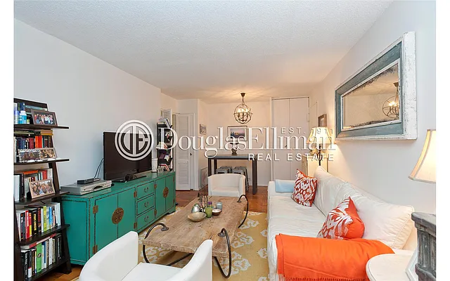 Rented by Douglas Elliman | media 31