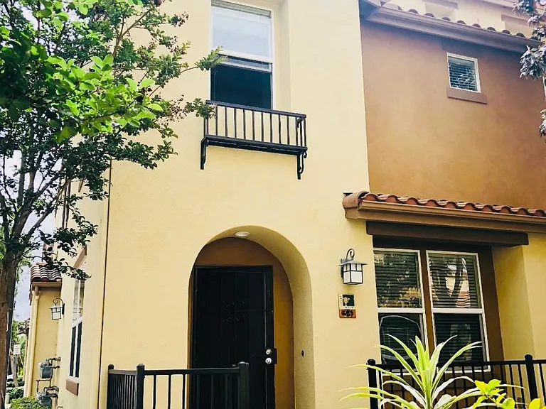 4300 Newton Ave #33 — Photo 1