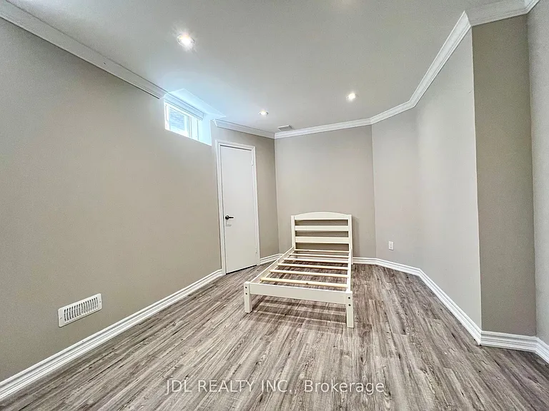 21 Brookgreene Cres — Photo 8