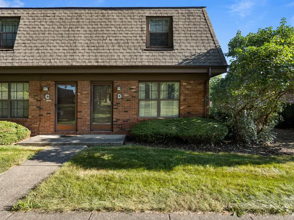 8 Evergreen Cir APT D, Savoy, IL 61874