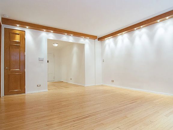 4th image of 145 W 58th St #4H