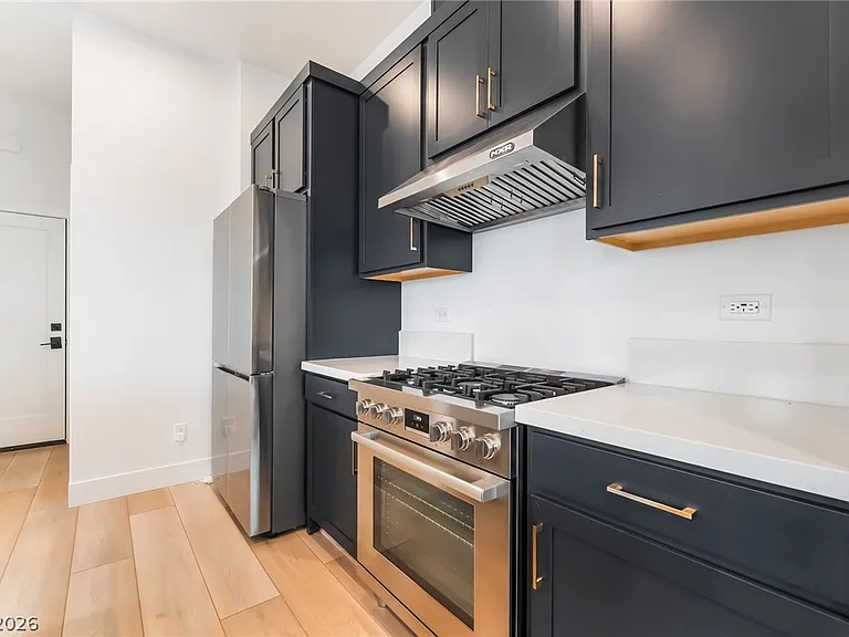 3192 Vittoria Ave — Photo 9
